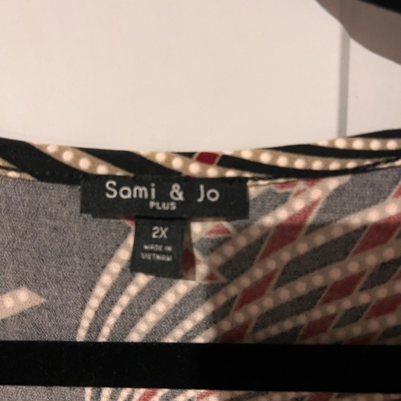 Sami & Jo Multicolor Abstract Top - Picture 4 of 4